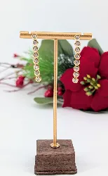 boucles d'oreilles lignee chacune ornée de 8 petits diamants pendants or 750 millième (18 ct) 2,6g