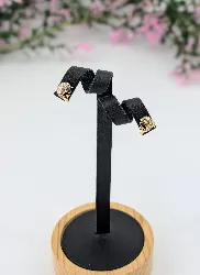 boucles d'oreilles or dauphins chacune sertie d'un saphir or 750 millième (18 ct) 1,62g