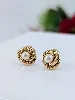 boucles d'oreilles or motif torsadé chacune centrée d'une perle de culture blanche or 750 millième (18 ct) 1,79g