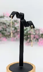 boucles d'oreilles oxyde chacune ornée d'une fil de 3 oxydes pendent or 750 millième (18 ct) 1,38g