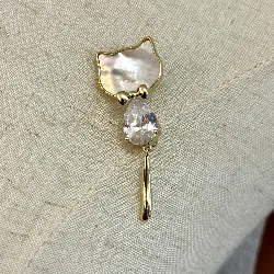 broche chat en acier avec oxydes et nacre