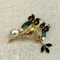 broche hiboux en acier avec oxydes et perle synthétique