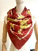 carré 90 / foulard hermès "echiquier" en soie dans tons dominants rouge et doré 88 x 88 cm