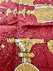 carré 90 / foulard hermès "echiquier" en soie dans tons dominants rouge et doré 88 x 88 cm
