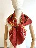 carré 90 / foulard hermès "echiquier" en soie dans tons dominants rouge et doré 88 x 88 cm