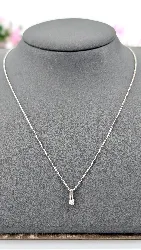 collier en or blanc avec un pendentif orné d'un diamant d'environ 0,10ct  or 750 millième (18 ct) 2,45g