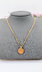 collier maille fantaisie orné d'un pendentif de demi souvrain imité or 750 millième (18 ct) 7,99g