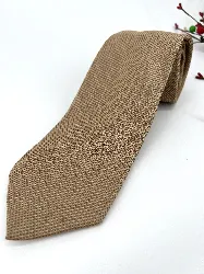 cravate liste rouge texturée fond champagne