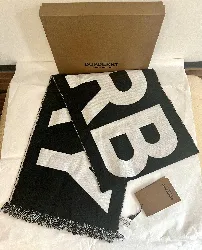 echarpe burberry en laine à logo blanche et noir