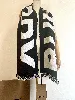 echarpe burberry en laine à logo blanche et noir