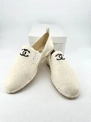 espadrilles / mocassins chanel logo noir sur le cuir d'agneau beige