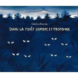 livre dans la forêt sombre et profonde