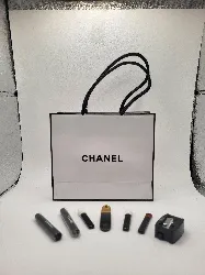 lot de petit accessoires chanel et dior