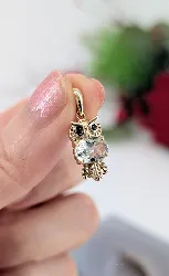 pendentif or hibou serti d'une topaze bleue claire et 2 petits onyx or 375 millième (9 ct) 1,33g