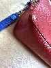 pochette furla en cuir rouge et bleu