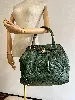 sac à main marc jacobs en cuir vert modèle alyona avec bandoulière chaîne doré