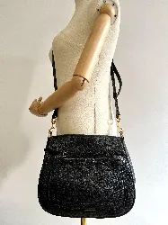 sac besage marc jacobs en cuir noir avec bandoulière amovible