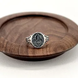 1922400 bague chevalière ovale avec fleur de lys t66 argent 925 millième (22 ct) 3,32g