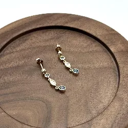23081160 boucles d'oreilles ligne d'oxydes bleus ovales t0,5 x 2 cm