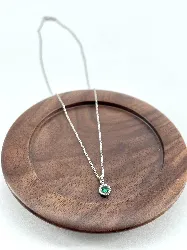 87394045 collier chaîne avec pendentif rond pavé des oxydes vert et blancs l45 cm argent 925 millième (22 ct) 2,36g