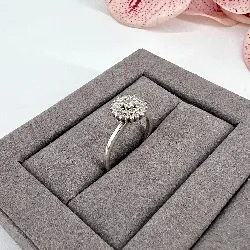 bague en argent ornée d'oxydes t57 argent 925 millième (22 ct) 2,49g