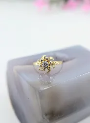 bague fleur solitaire ornée d'un oxyde or 375 millième (9 ct) 1,95g