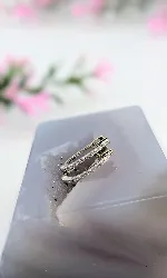 boucles d'oreilles créoles en or blanc chacune sertie de 13 petits diamants or 750 millième (18 ct) 2,55g