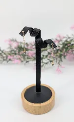 boucles d'oreilles fils chacune ornée d'un saphir et un petit diamant or 750 millième (18 ct) 1,15g