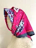 carré 90 / foulard hermès "carrousel" en soie couleur rose et gris 88 x 88 cm