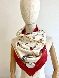 carré 90 / foulard hermès flies en soie dans les tons dominants rouge et beige 88 x 88 cm