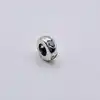 charm en argent en forme de d'anneau serti de zircones argent 925 millième (22 ct) 1,04g