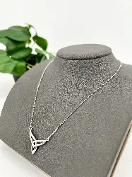 collier argent avec pendentif triquetra l44cm argent 925 millième (22 ct) 3,08g