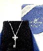 collier swarovski avec pendentif clé en cristaux et métal rhodié