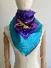 foulard / carré celine en soie dans des tons dominants bleu et violet