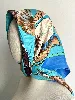 foulard/ carré hermès chasse exotique en soie dans les tons dominants bleus