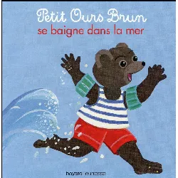 livre petit ours brun se baigne dans la mer