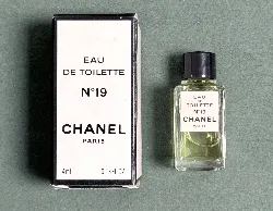 miniature chanel n°19 - eau de toilette 4ml
