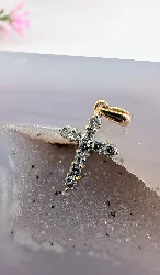 pendentif croix en 2 ors serti de 10 diamants d'environ 0,24cts au total or 750 millième (18 ct) 0,87g