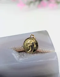 pendentif vierge en or  or 750 millième (18 ct) 1,80g