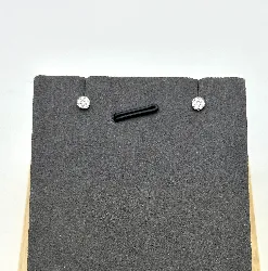 132018 boucles d'oreilles puces pavé d'oxydes 4mm argent 925 millième (22 ct) 0,3 g