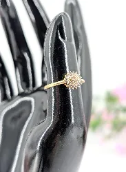 bague chou en 2 ors avec une pavage de petits oxydes or 750 millième (18 ct) 2,01g