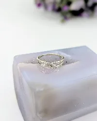 bague croissée en or blanc sertie de petits diamants or 375 millième (9 ct) 1,49g
