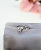 bague solitaire centrée d'un diamant d'environ 0,25ct or 750 millième (18 ct) 1,76g