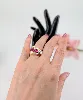 bague tank sertie un diamants d'environ 0,10ct et une ligne de ornée de rubis synthétiques taille baguettes or 750 millième (18 ct