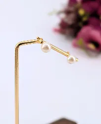 boucles d'oreilles chacune ornée d'une perle de culture or 750 millième (18 ct) 1,53g