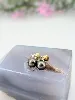 boucles d'oreilles puces chacune ornée d'une perle de tahiti de 9mm surmontée d'un diamant d'environ 0,15ct or 750 millième (18 ct