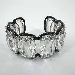 bracelet manchette swarovski harmonia en métal noir orné de cristaux blancs oversize taille coussin