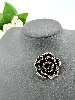 broche camellia noir et oxydes t 4 x 4 cm