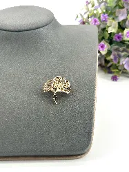broche feuille de ginkgo avec d'oxydes