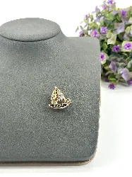 broche petit bateau avec d'oxydes